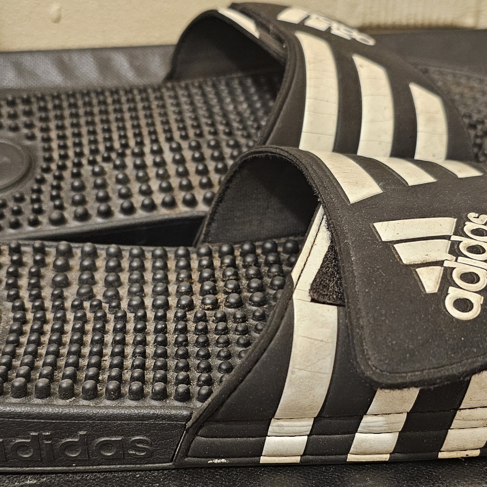 Adissage Slides Black & White